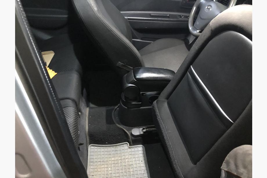 Hyundai Accent 2006-2010 Bracciolo con Portabicchieri Foto 4