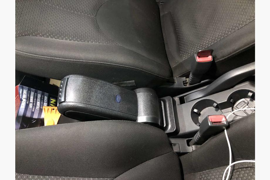 Hyundai Accent 2006-2010 Bracciolo con Portabicchieri Foto 3