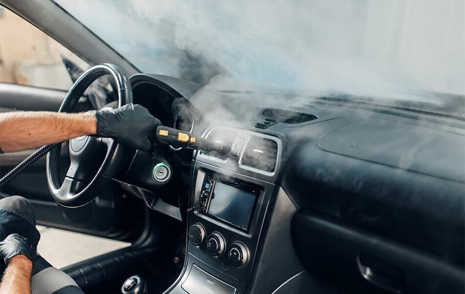 Devo disinfettare gli interni dell’auto? Valutare i pro e i contro