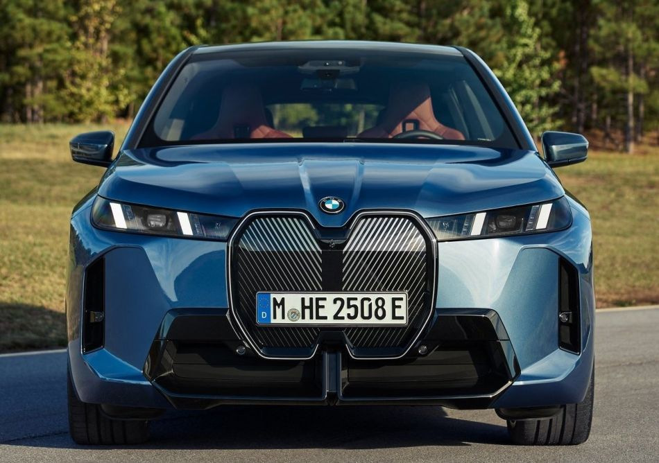 Recensione del crossover elettrico BMW iX 2025 aggiornato