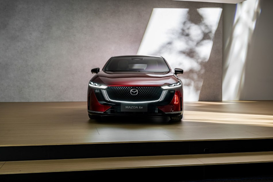 Recensione della nuova auto elettrica Mazda 6e
