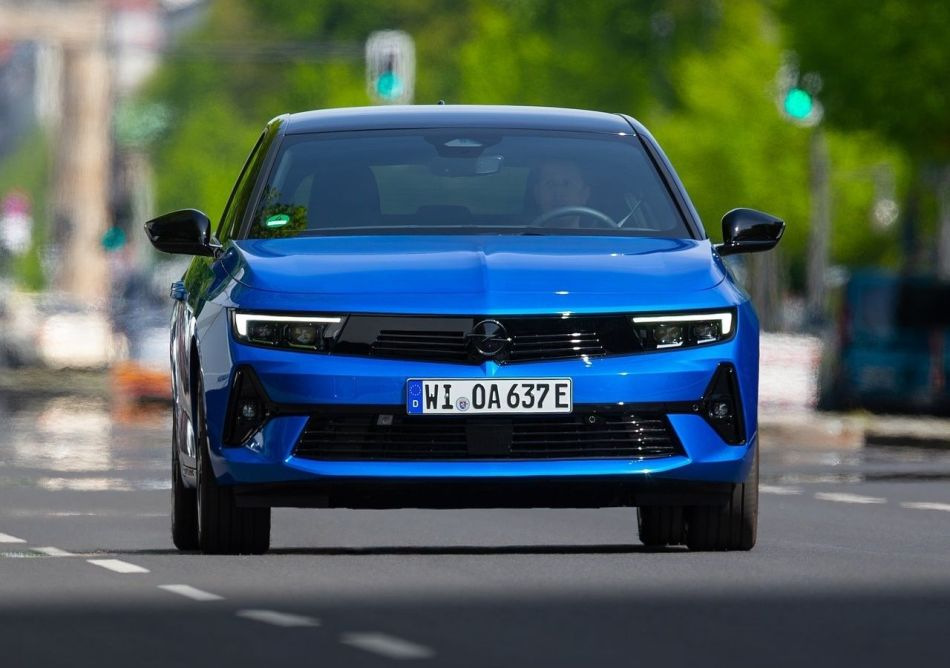 Opel Astra L Electric 2023: recensione auto elettrica