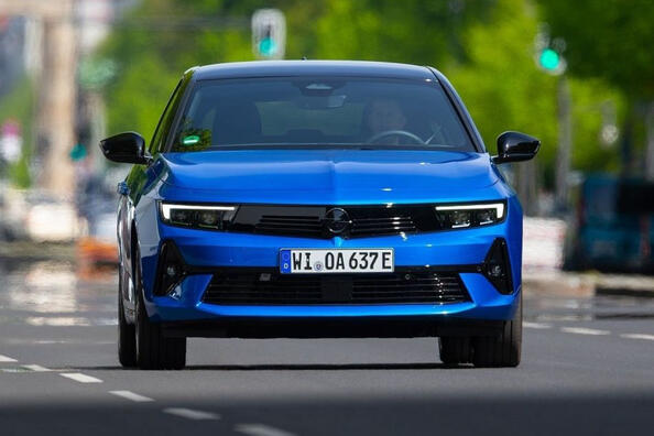 Opel Astra L Electric 2023: recensione auto elettrica