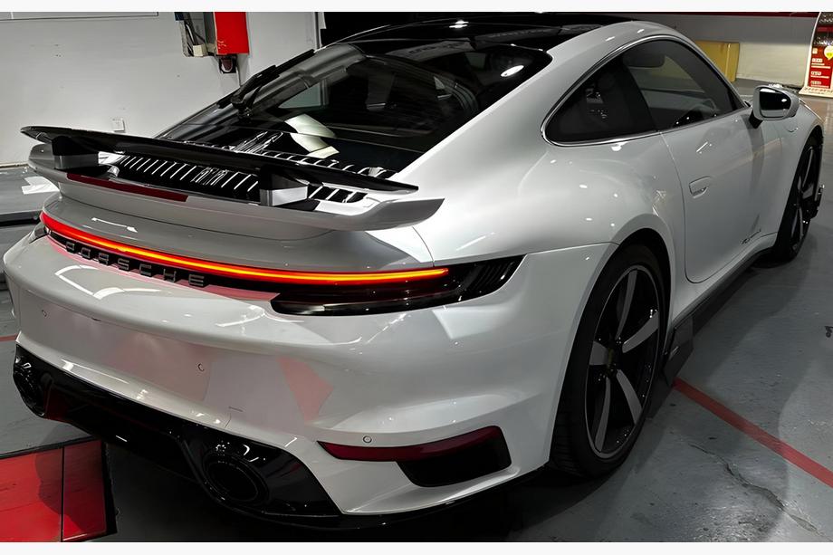 Porsche 911 (992) 2018– Paraurti posteriore completo Foto 1