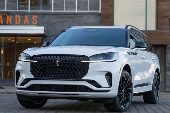 Lincoln Aviator aggiornato: panoramica delle caratteristiche, livelli di allestimento e design Foto 1