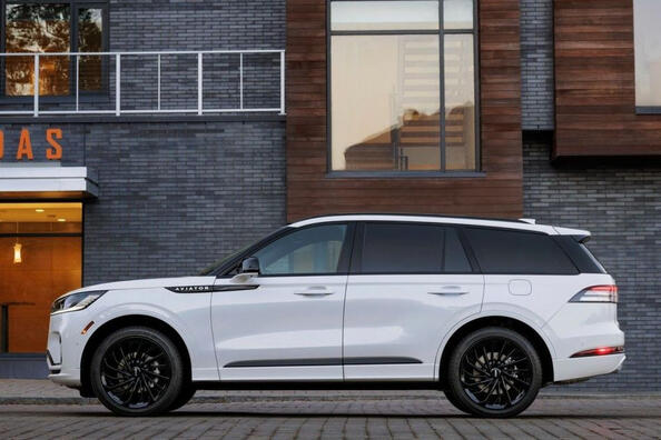 Lincoln Aviator aggiornato: panoramica delle caratteristiche, livelli di allestimento e design Foto 3