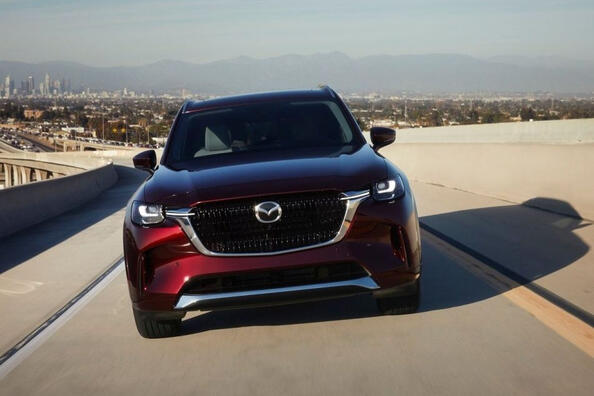 Recensione del crossover a tre file Mazda CX-90