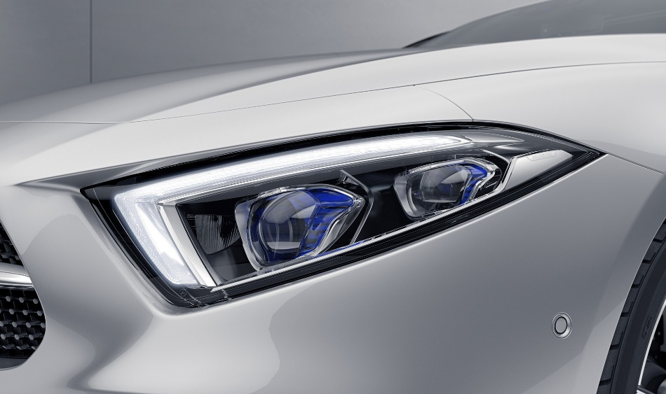 Luce perfetta: guida alla cura dell’ottica dell’auto