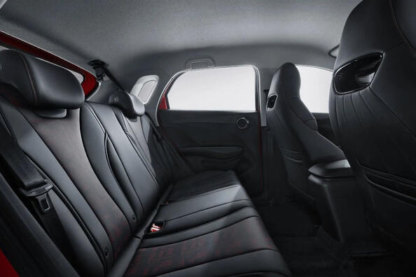 Recensione della berlina elettrica BYD e2 Foto 6