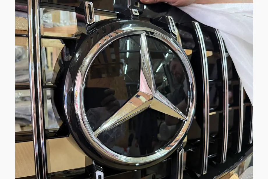 Mercedes Sprinter W907/W910 2018- Emblema anteriore (OEM) Image