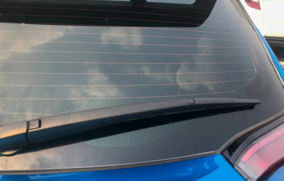Pro e contro della colorazione del lunotto posteriore di un’auto