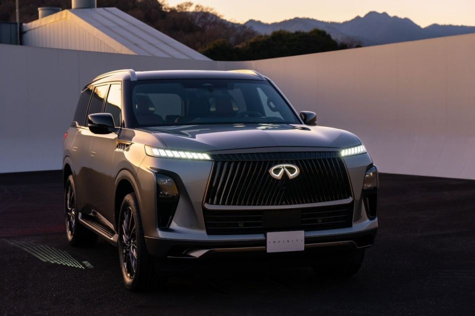 Recensione Infiniti QX80 2025: nuovi livelli di lusso e potenza