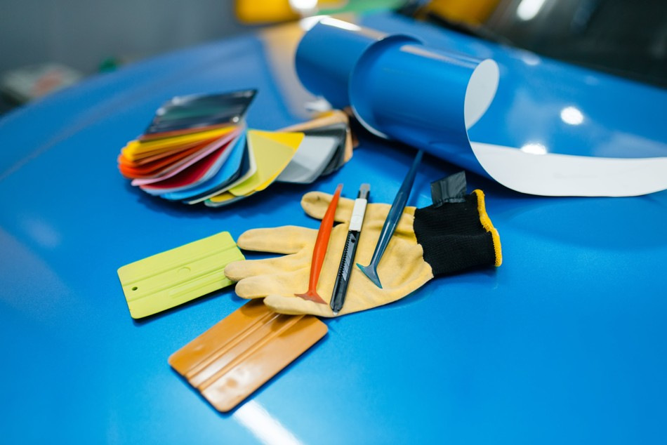 Rivestimento in vinile o verniciatura: qual è la soluzione migliore per rinnovare un’auto?