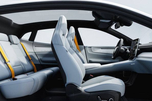 Recensione Polestar 4: un crossover coupé elettrico con carattere Foto 6