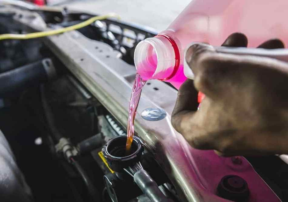 Con quale frequenza dovresti cambiare l’antigelo nella tua auto?