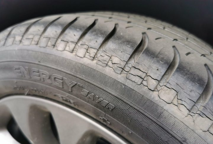 Perché gli pneumatici delle auto si crepano?