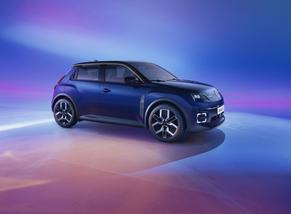 Renault 5 E-Tech 2024: la rinascita di una leggenda in stile elettrico