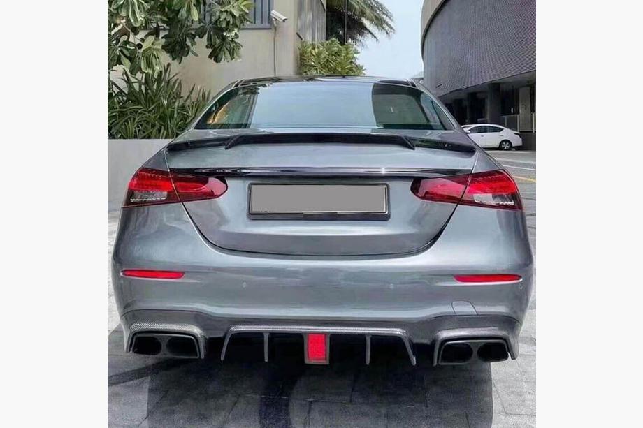 Mercedes E-class W213 2016-2023 Spoiler V7 (Carbonio) Image