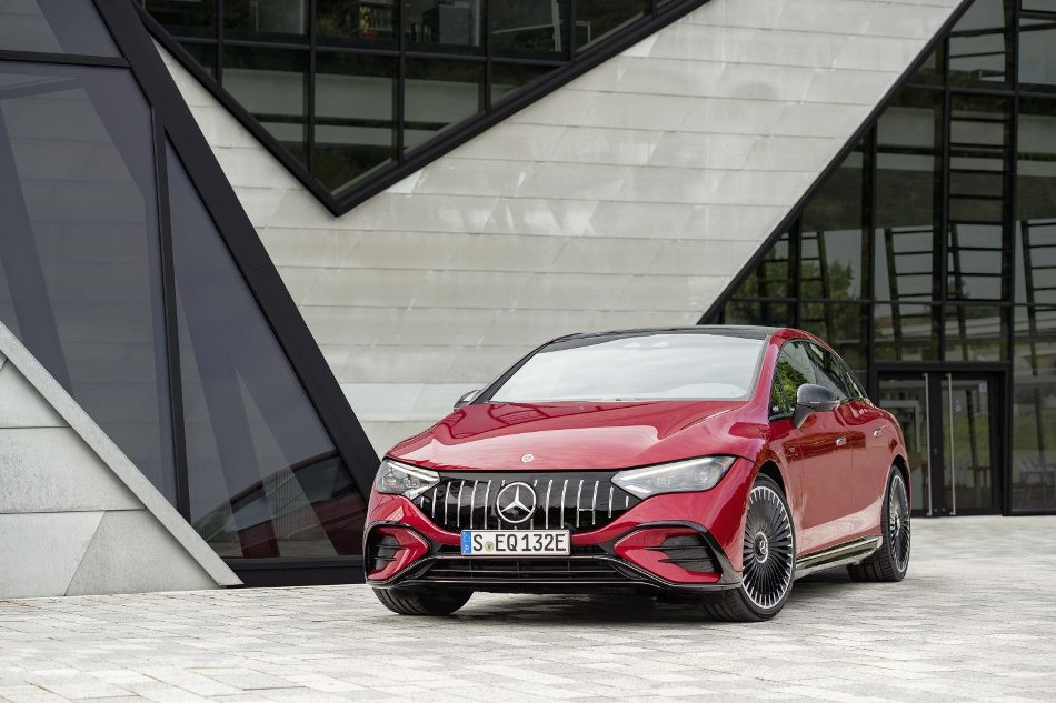 Recensione della berlina elettrica Mercedes-Benz EQE AMG (V295)
