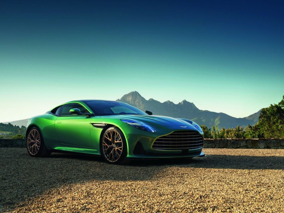 Recensione della coupé sportiva Aston Martin DB12 del 2024