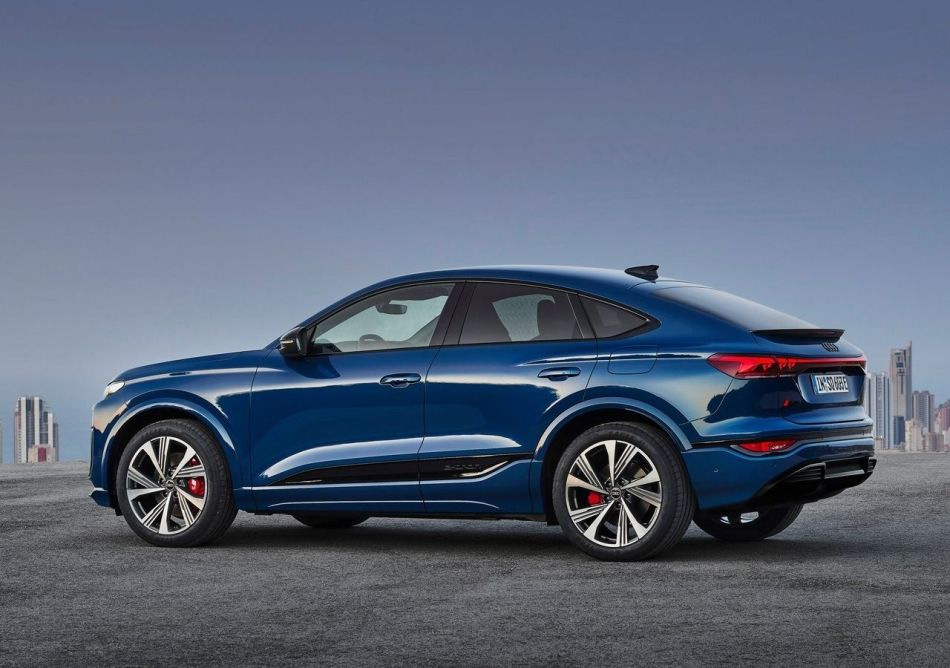 Recensione del crossover sportivo Audi SQ6 Sportback e-tron, simile a una coupé