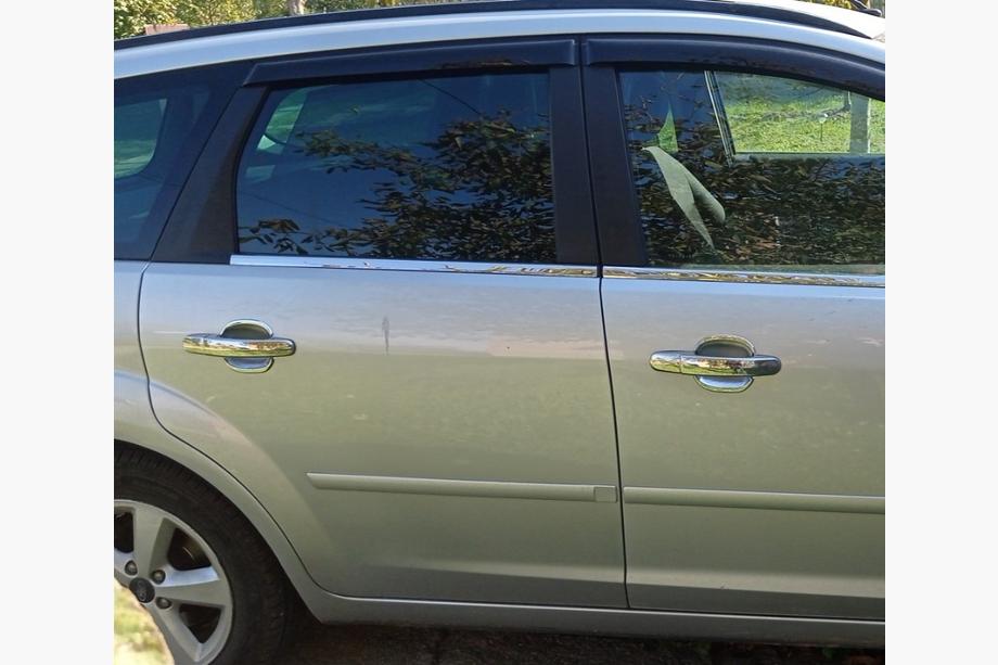 Ford Focus II 2008-2011 Coperture cromate per maniglie (4 pz, plastica) Foto 3