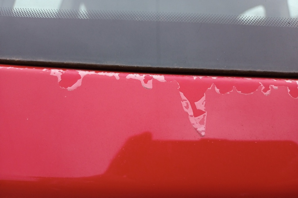 Perché la vernice di un’auto perde il suo aspetto e si stacca?