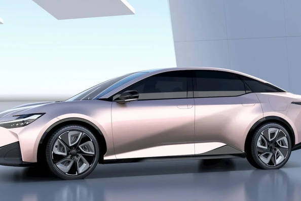 Recensione della berlina elettrica Toyota bZ3