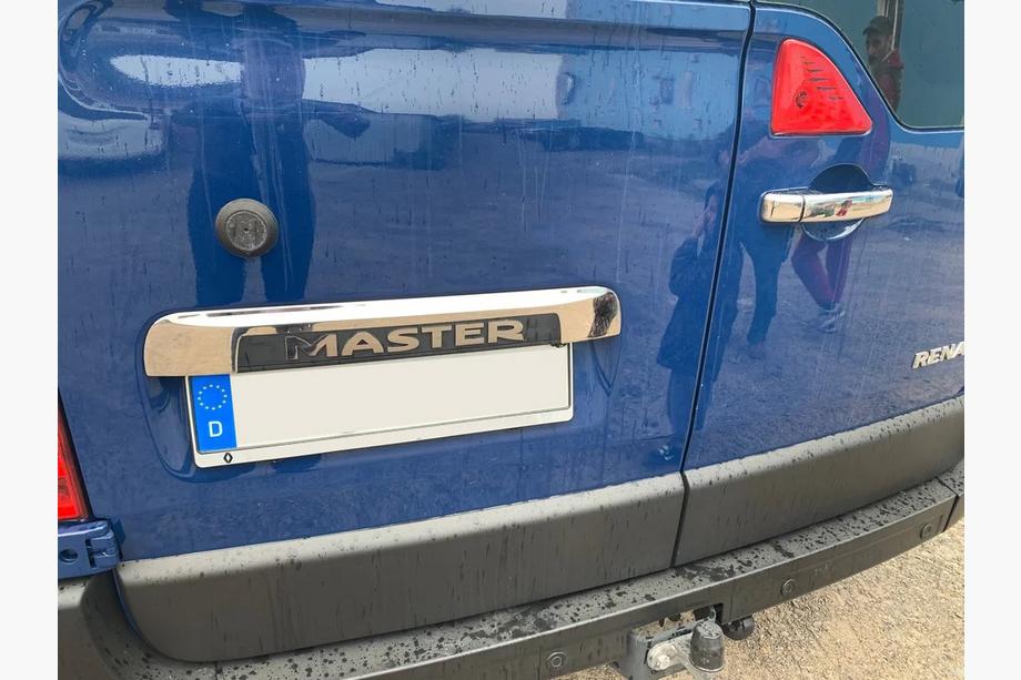 Renault Master 2011-2023 Modanatura in acciaio inox sopra la targa Image