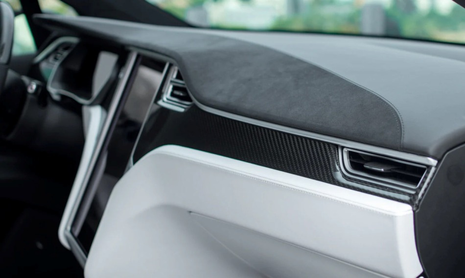 Perché il cruscotto dell’auto scricchiola e come risolverlo?