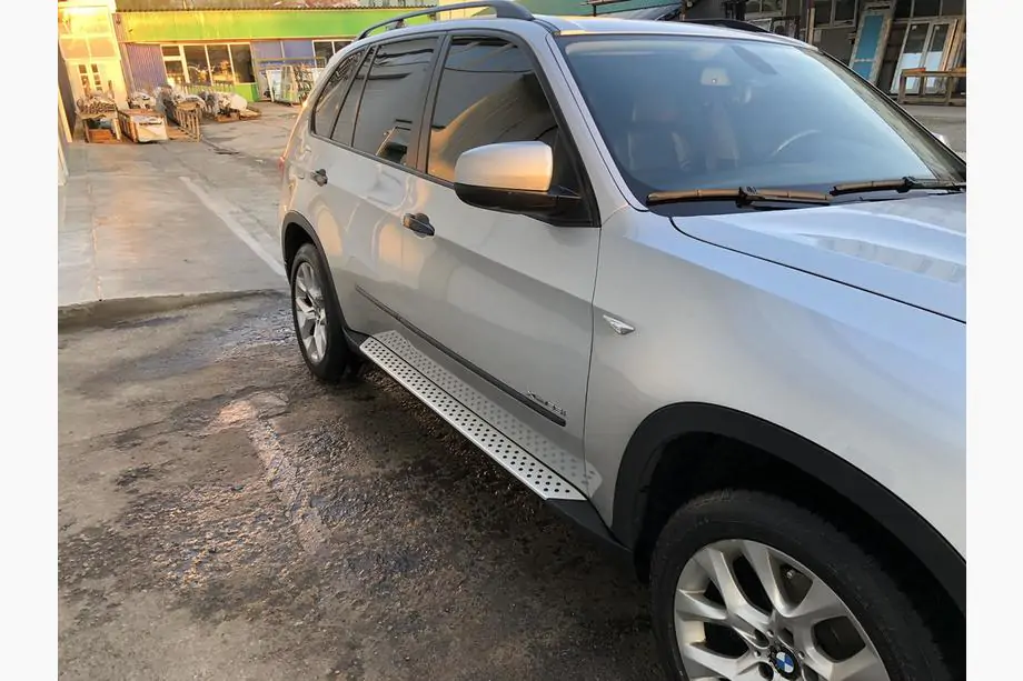 BMW X5 E70 2007-2013 Pedane originali (2 pz, alluminio) Image