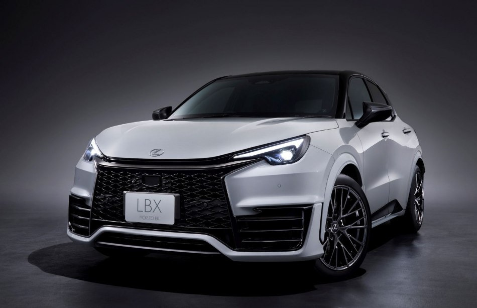 Recensione Lexus LBX 2025: crossover compatto con un tocco premium