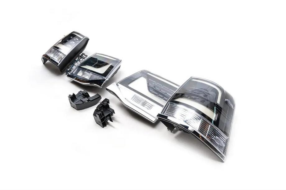 Toyota Land Cruiser 200 2007-2021 OFFERTA! Fanali Posteriori 2016+ (Executive Black) Image