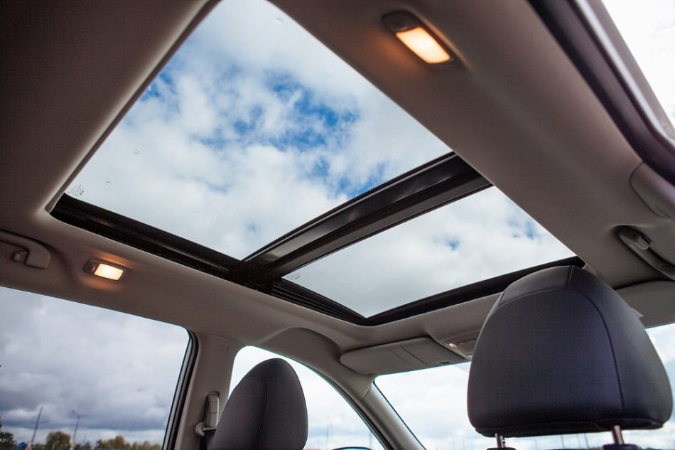 Tetto panoramico in auto: pro e contro