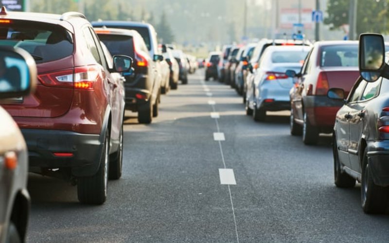 Come evitare il surriscaldamento dell’auto negli ingorghi estivi: consigli pratici