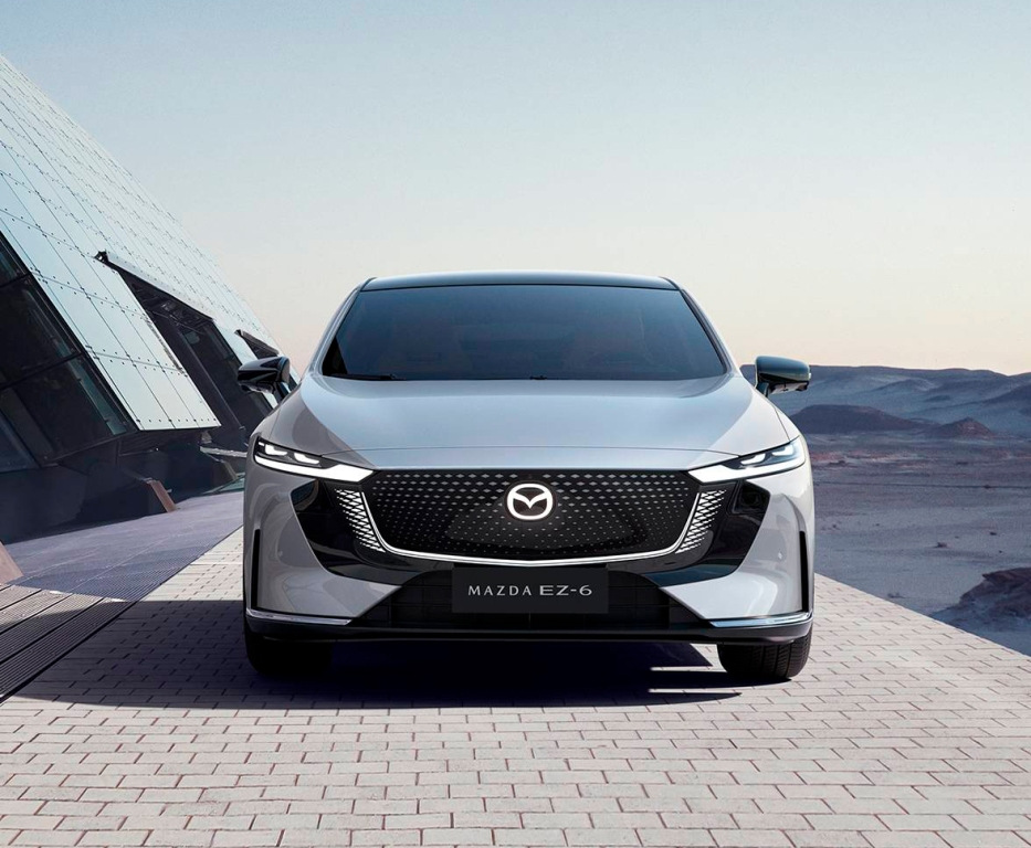 Recensione della Mazda EZ-6 ibrida liftback