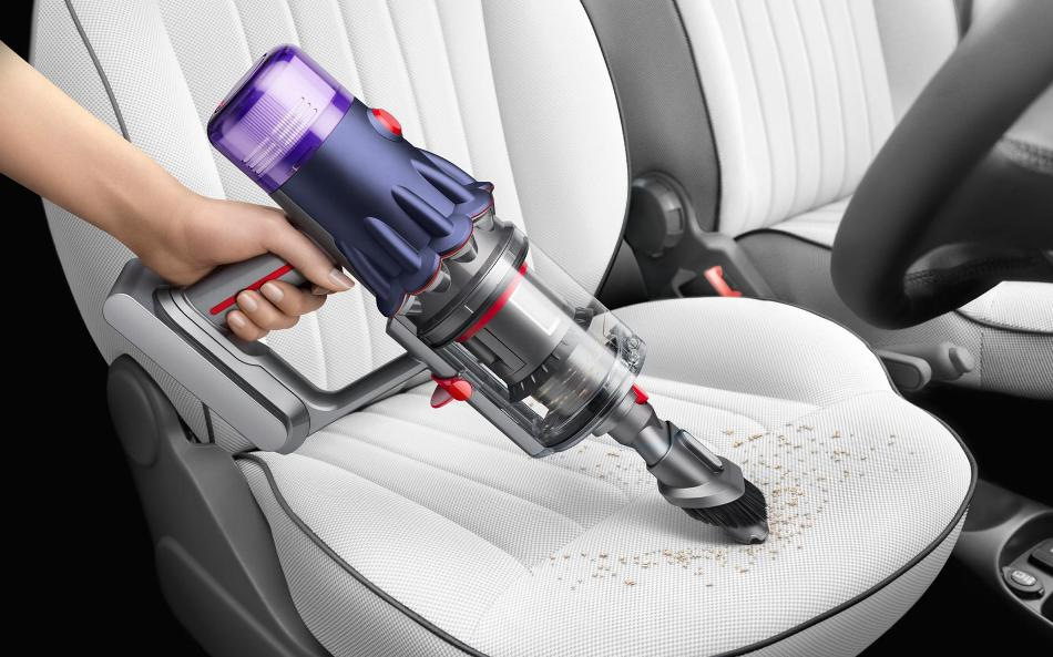 Come scegliere l’aspirapolvere perfetto per l’auto: guida alla pulizia degli interni