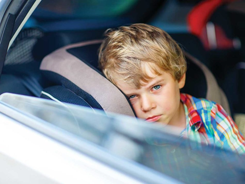 Cosa fare se un bambino viene dondolato in macchina?