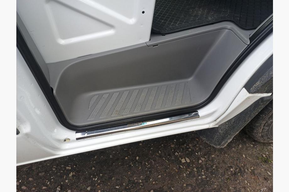 Mercedes Sprinter W906 2006–2018 Battitacco VIP-Style (2 pz, Acciaio Inox) Image