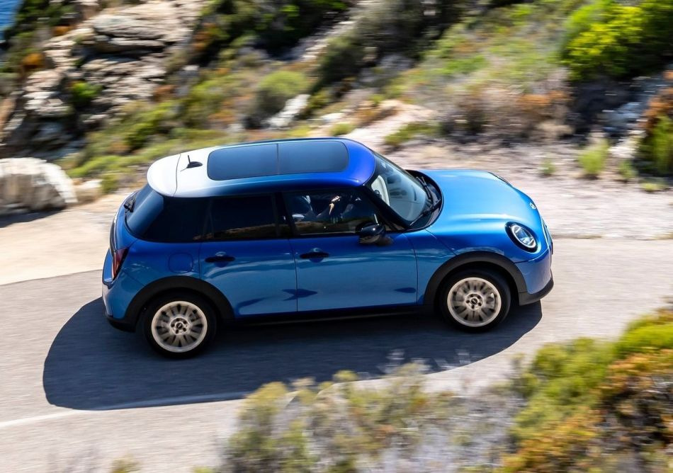 Recensione della nuova Mini Hatch (F65) 5 porte: la quarta generazione dell’iconica hatchback