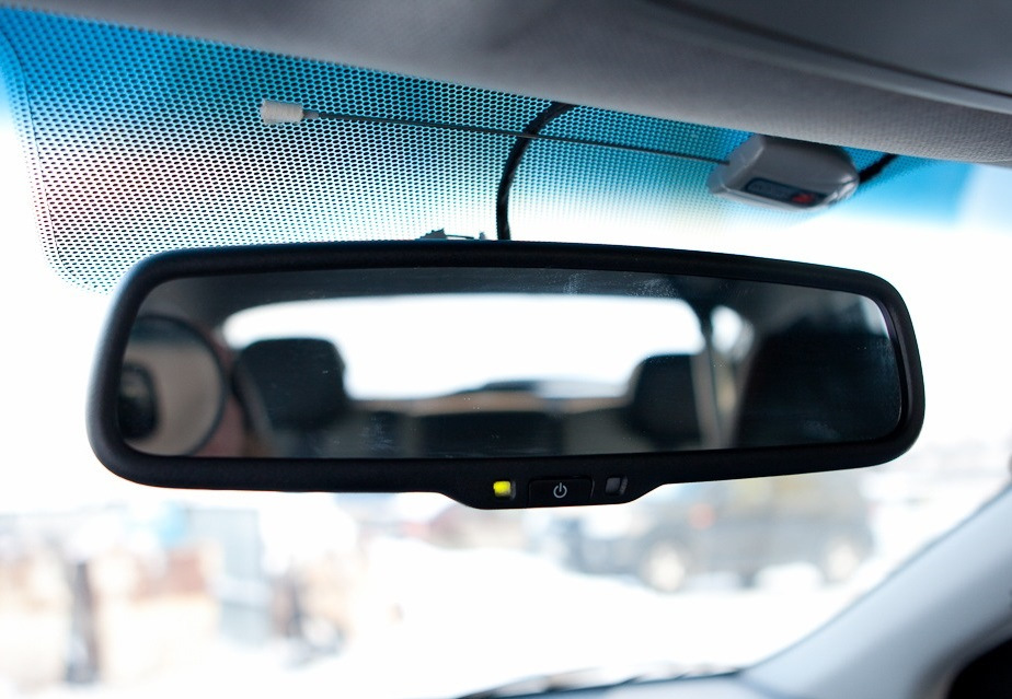 Come scegliere lo specchietto retrovisore perfetto per la tua auto?