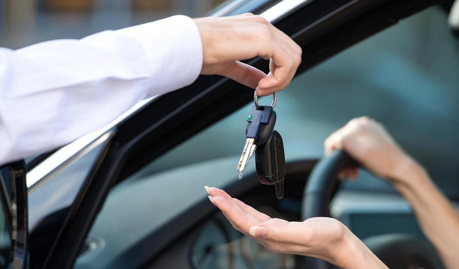 Noleggiare l’auto: pro e contro