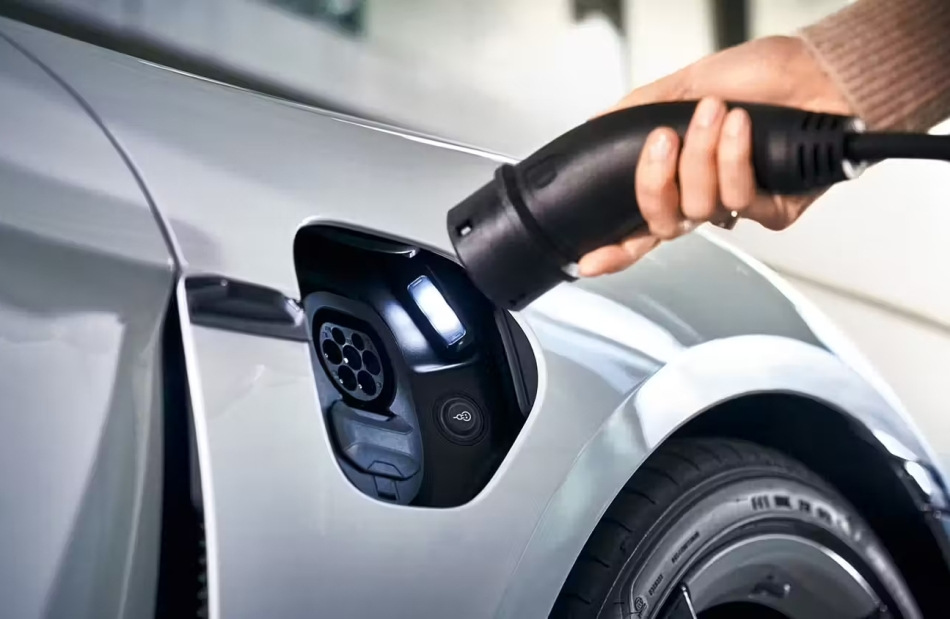 Per quanto tempo un’auto elettrica può funzionare senza essere ricaricata?