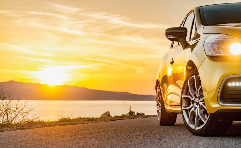 Come prendersi cura dell’auto in estate: proteggere la carrozzeria e gli interni