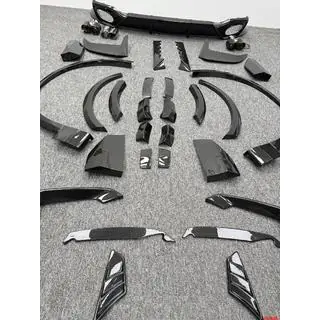 Kit estetico Carbon Set (per RSQ8 2024+) foto 3