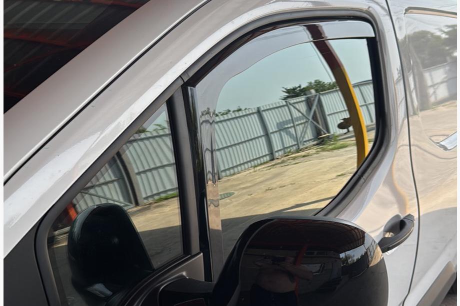 Opel Combo 2019- Deflettori aria ad incastro Niken Luxury (2 pz) Foto 1
