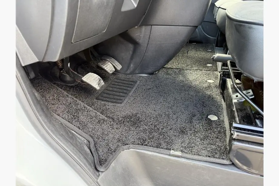 Nissan NV300/Primastar 2016- Tappetini tessili Deluxe (2 pz, nero) Foto 1