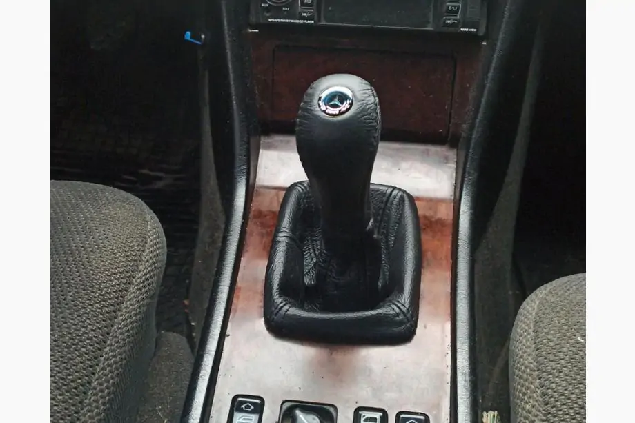 Mercedes E-class W124 1984–1997 Cuffia cambio con pomello in pelle Foto 2