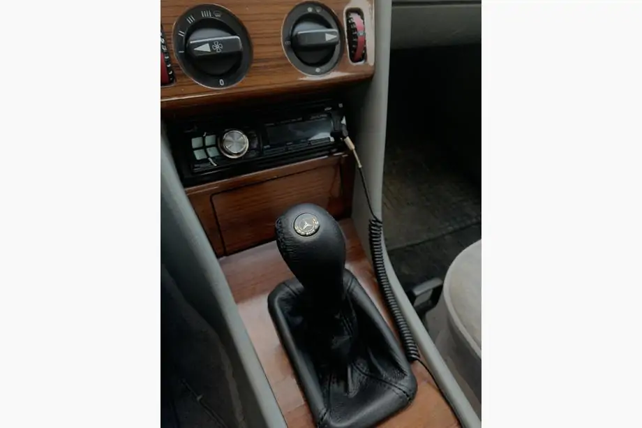 Mercedes E-class W124 1984–1997 Cuffia cambio con pomello in pelle Foto 1