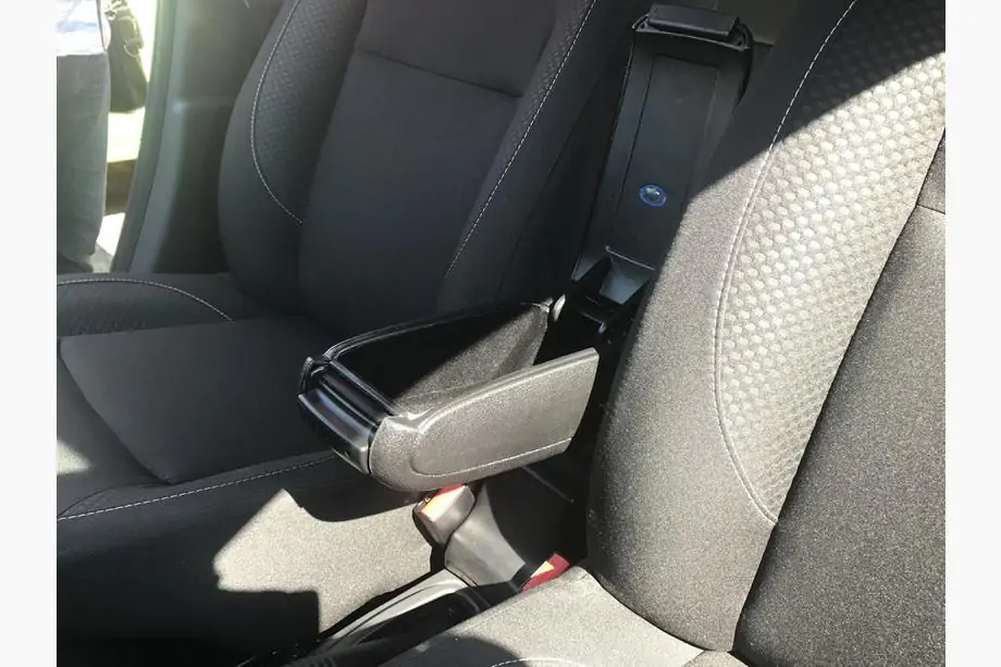 Dacia Duster 2008-2018 Bracciolo (nel portabicchieri) Foto 5